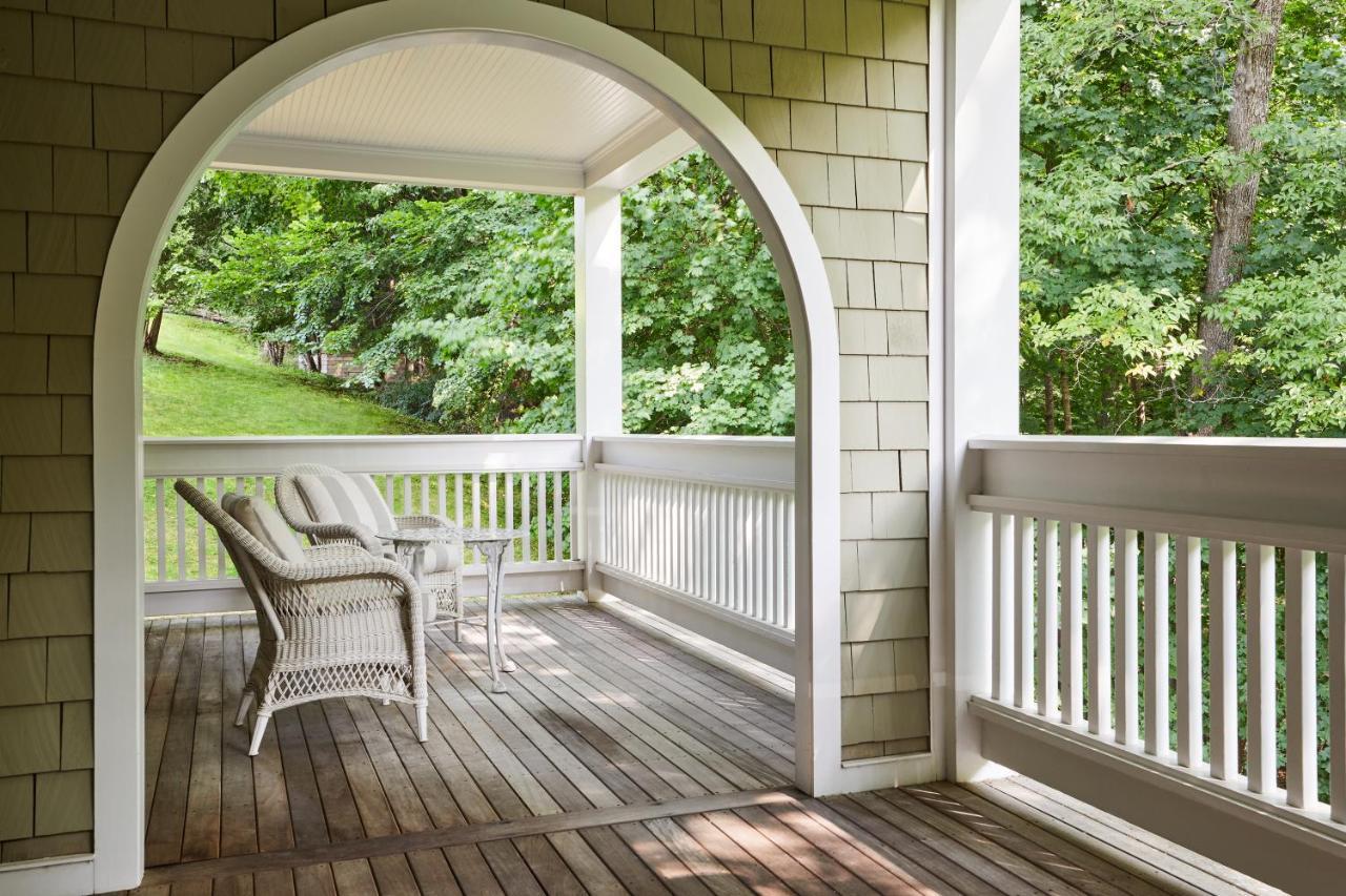 The Mayflower Inn & Spa, Auberge Resorts Collection Washington Exterior photo